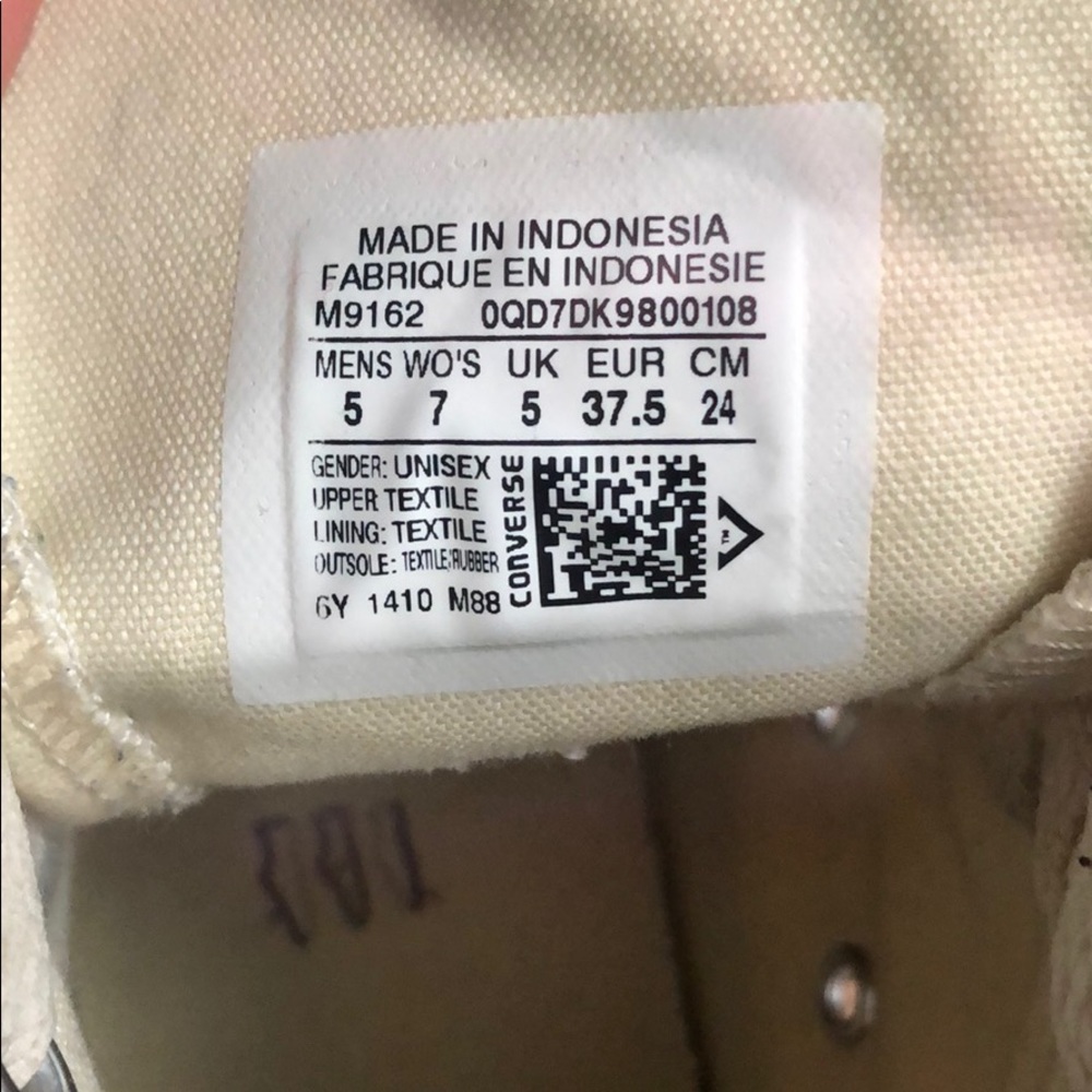 Converse - Picture 2 of 2